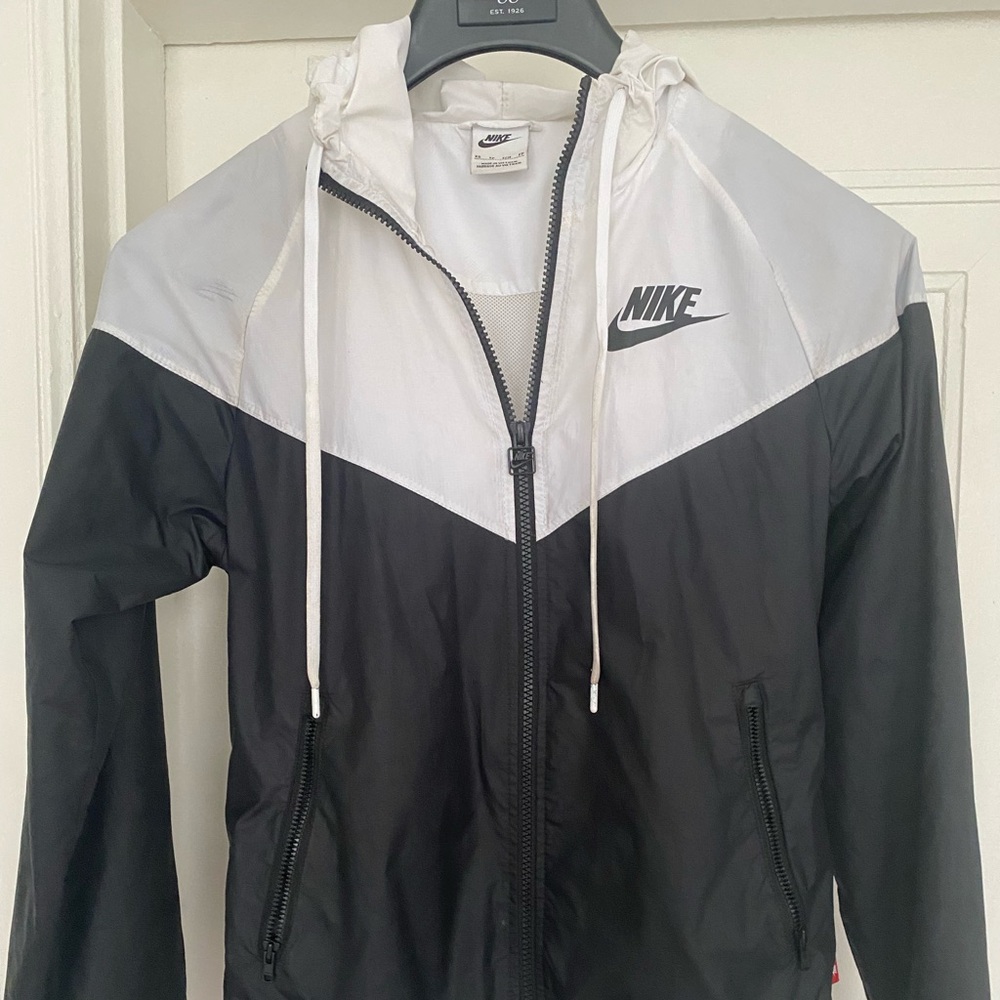 Nike Windbreaker Black and White Dynamic Design
